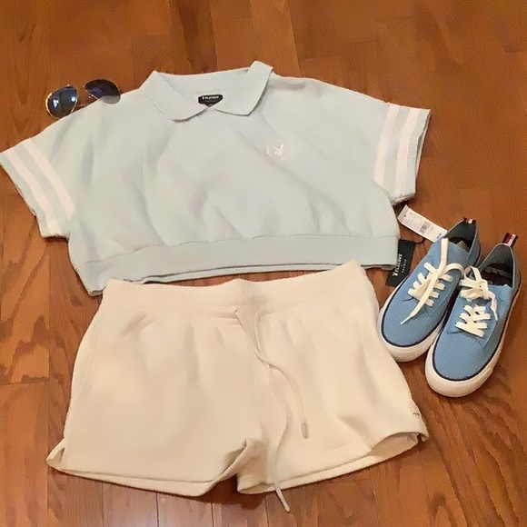 🛍💖💕 Host Pick 🛍💖💕 Playboy by PacSun Bunny Polo Sweatshirt - Picture 4 of 12